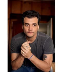 Foto do ator Wagner moura que interpreta o personagem Capitão Nascimento